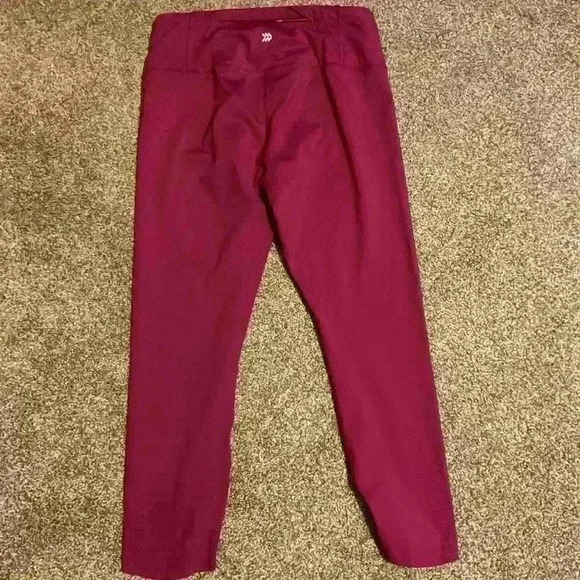 All in Motion magenta capri leggings - Picture 6 of 7